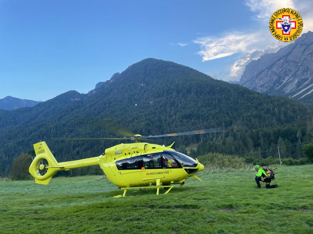 Alpi Giulie,  impaurite dal temporale chiamano il soccorso alpino e si fanno riportare giù